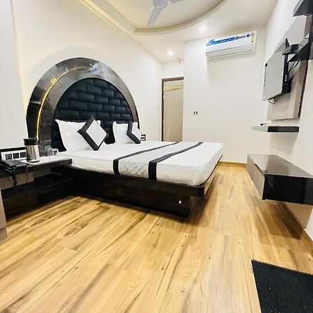 Hotel Red Stone Inn - Near New Delhi Railway Station - Paharganj Buitenkant foto