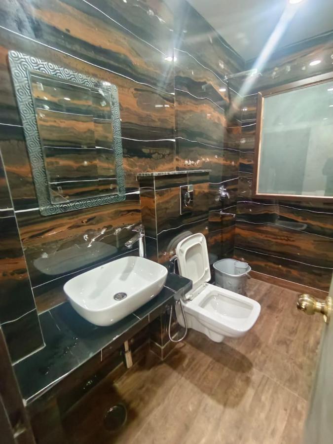 Hotel Red Stone Inn - Near New Delhi Railway Station - Paharganj Buitenkant foto