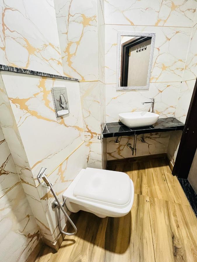 Hotel Red Stone Inn - Near New Delhi Railway Station - Paharganj Buitenkant foto