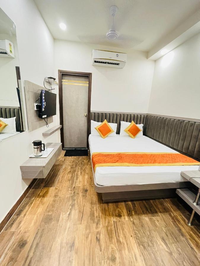 Hotel Red Stone Inn - Near New Delhi Railway Station - Paharganj Buitenkant foto