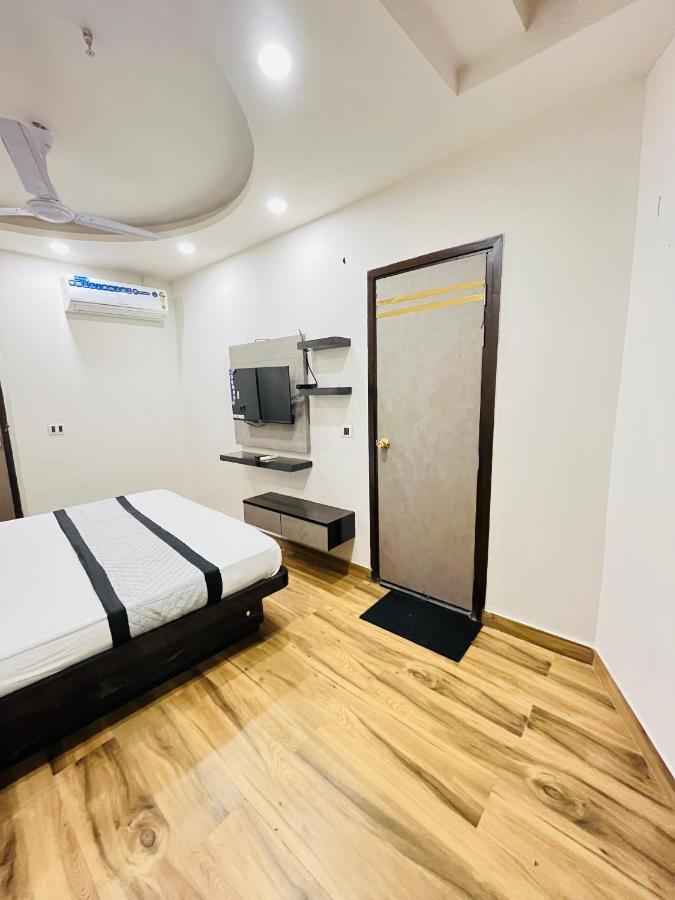 Hotel Red Stone Inn - Near New Delhi Railway Station - Paharganj Buitenkant foto