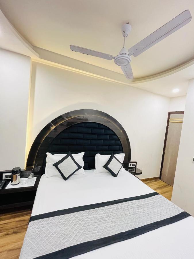 Hotel Red Stone Inn - Near New Delhi Railway Station - Paharganj Buitenkant foto
