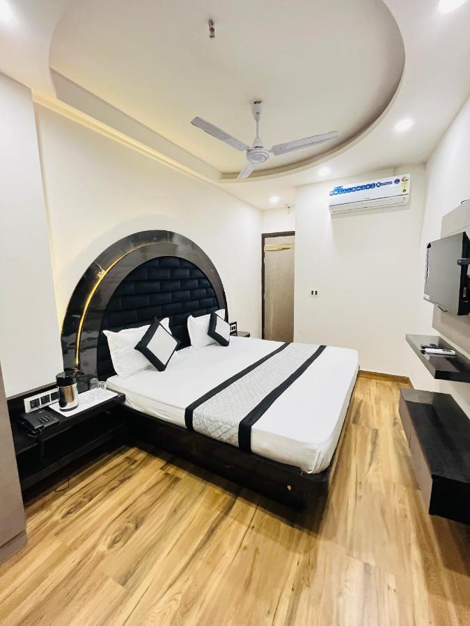 Hotel Red Stone Inn - Near New Delhi Railway Station - Paharganj Buitenkant foto