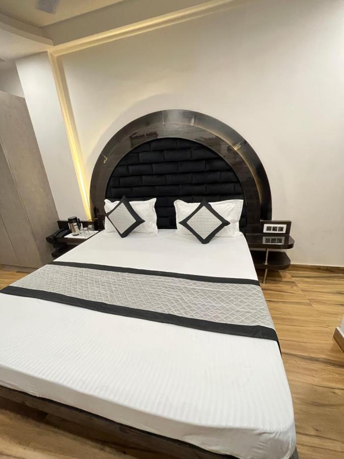 Hotel Red Stone Inn - Near New Delhi Railway Station - Paharganj Buitenkant foto