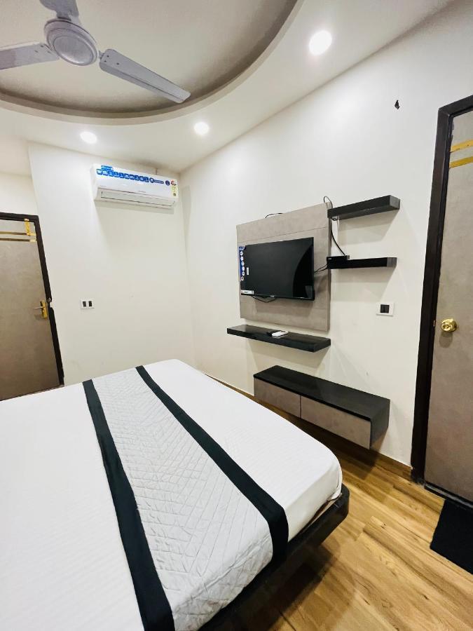 Hotel Red Stone Inn - Near New Delhi Railway Station - Paharganj Buitenkant foto