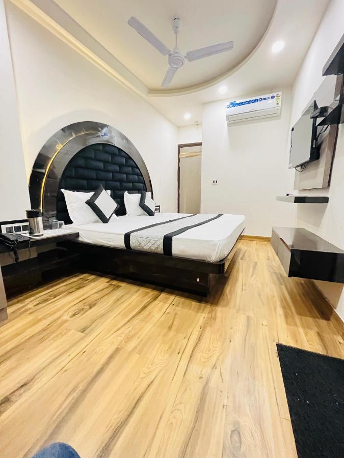 Hotel Red Stone Inn - Near New Delhi Railway Station - Paharganj Buitenkant foto