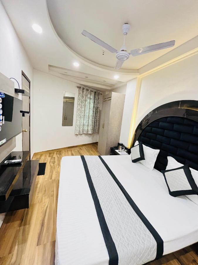 Hotel Red Stone Inn - Near New Delhi Railway Station - Paharganj Buitenkant foto