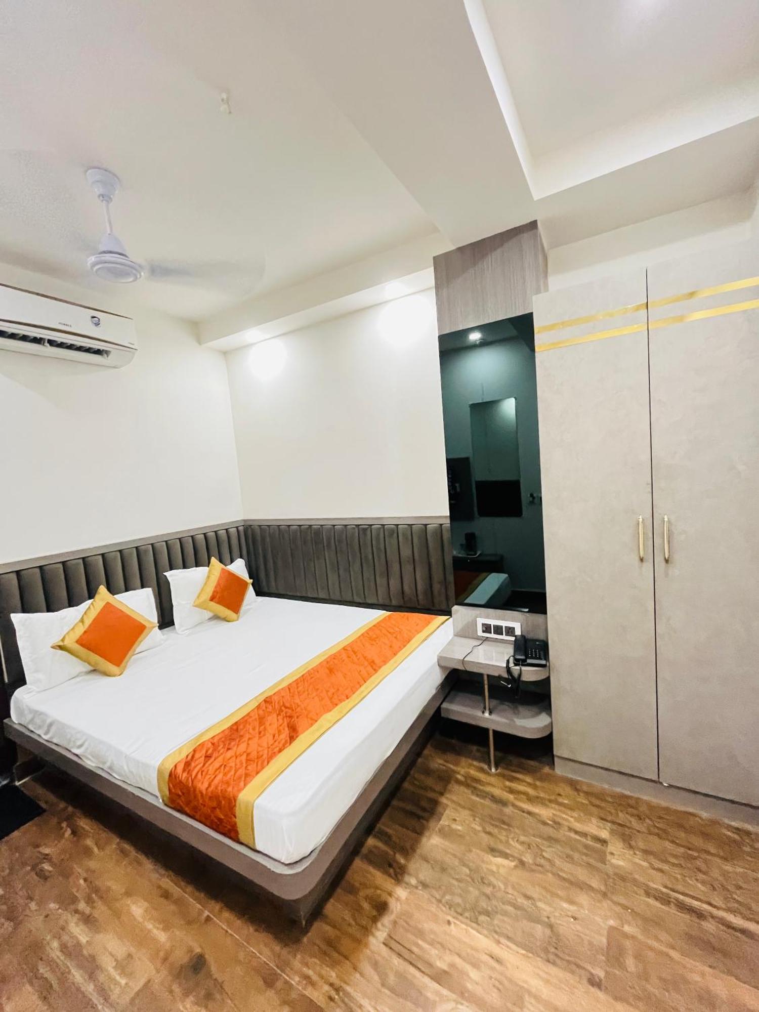 Hotel Red Stone Inn - Near New Delhi Railway Station - Paharganj Buitenkant foto