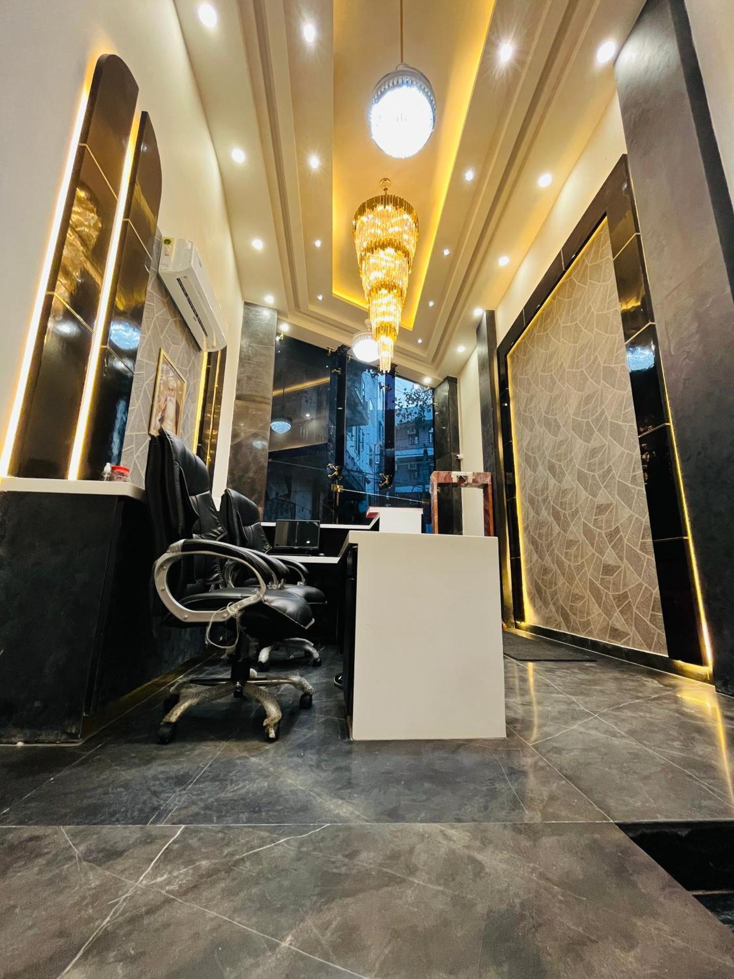 Hotel Red Stone Inn - Near New Delhi Railway Station - Paharganj Buitenkant foto