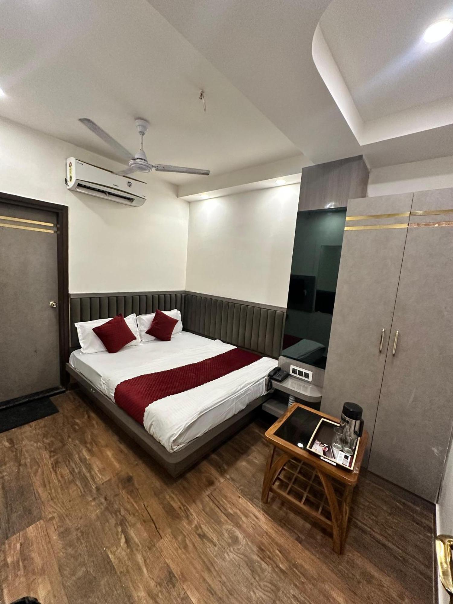 Hotel Red Stone Inn - Near New Delhi Railway Station - Paharganj Buitenkant foto