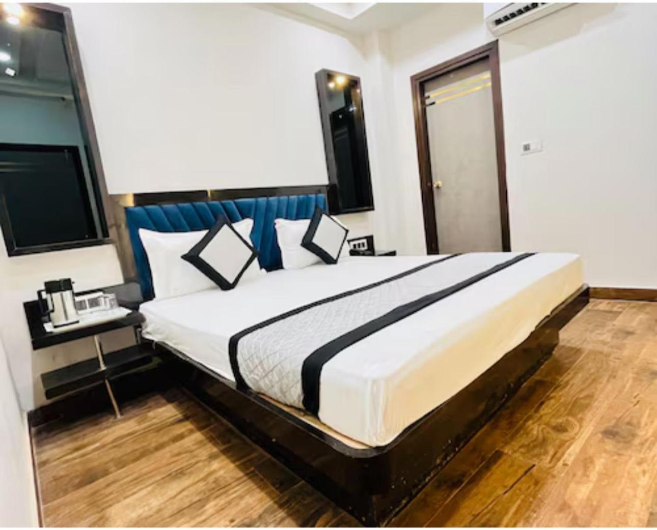 Hotel Red Stone Inn - Near New Delhi Railway Station - Paharganj Buitenkant foto