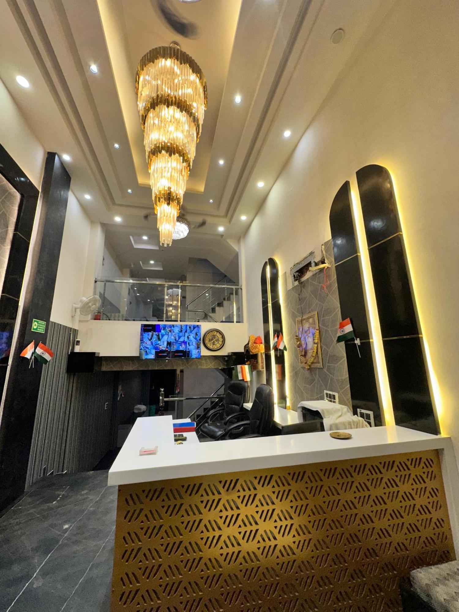 Hotel Red Stone Inn - Near New Delhi Railway Station - Paharganj Buitenkant foto